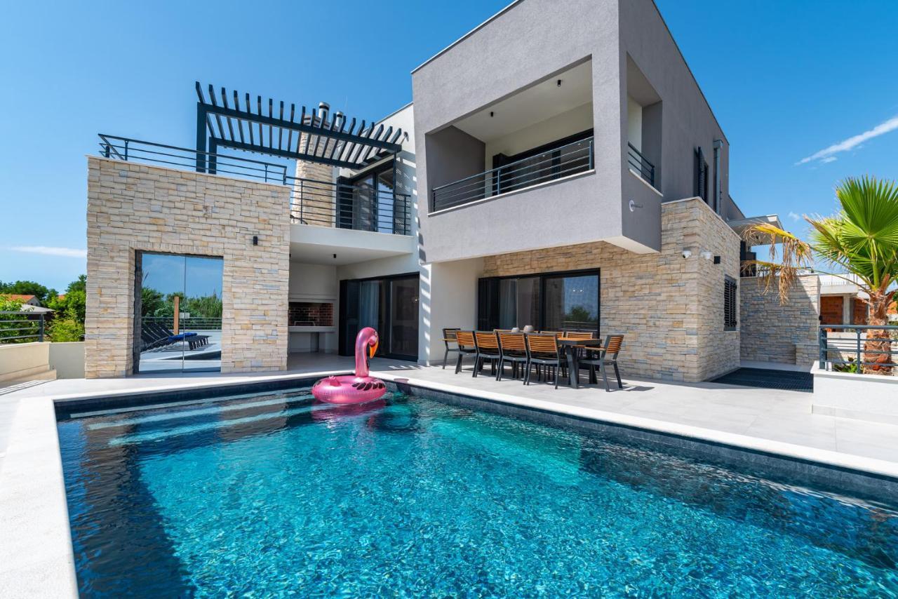 Villa Roca With Heated Pool And Sauna Привлака Екстериор снимка