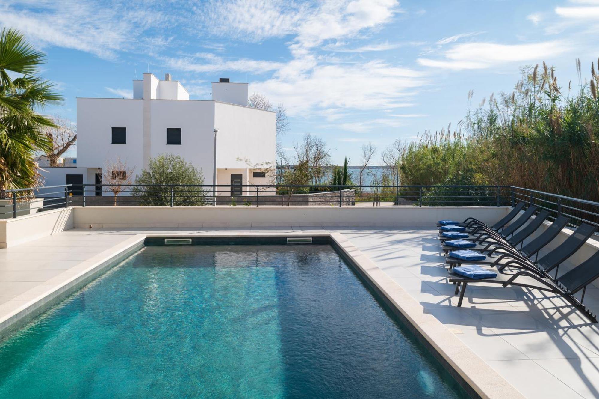Villa Roca With Heated Pool And Sauna Привлака Екстериор снимка
