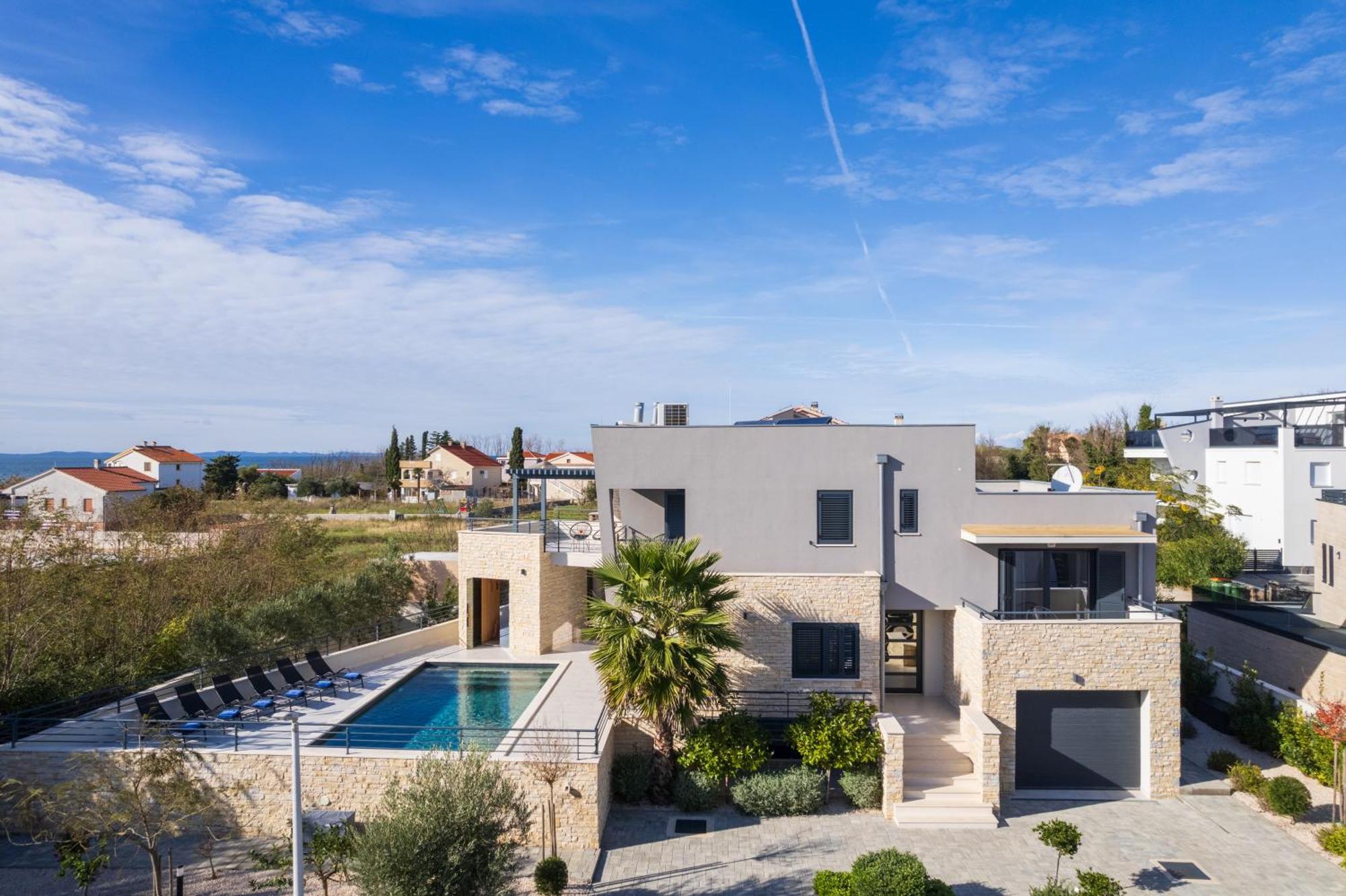Villa Roca With Heated Pool And Sauna Привлака Екстериор снимка