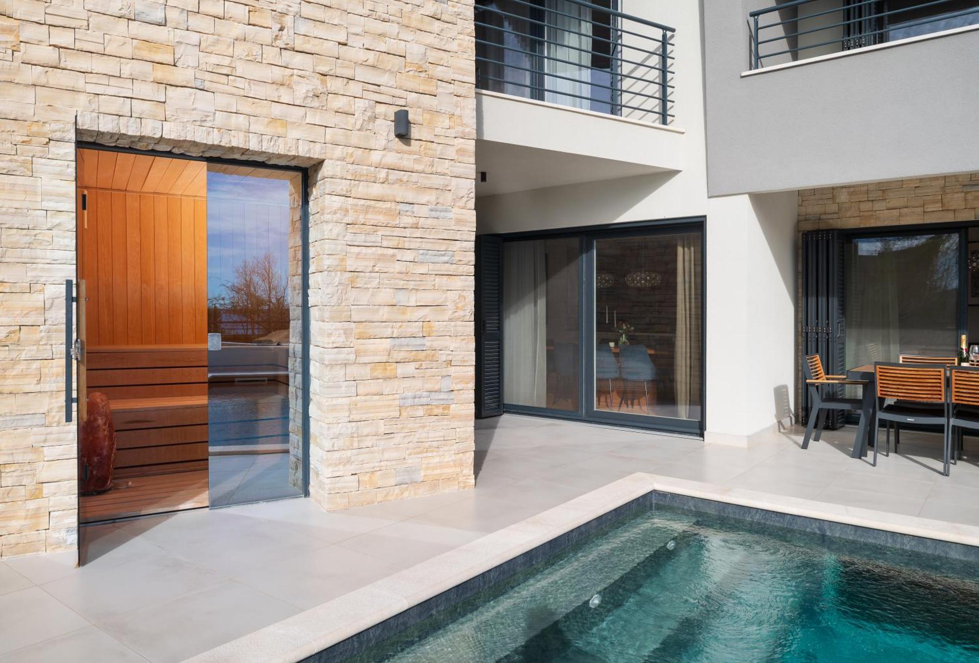 Villa Roca With Heated Pool And Sauna Привлака Екстериор снимка