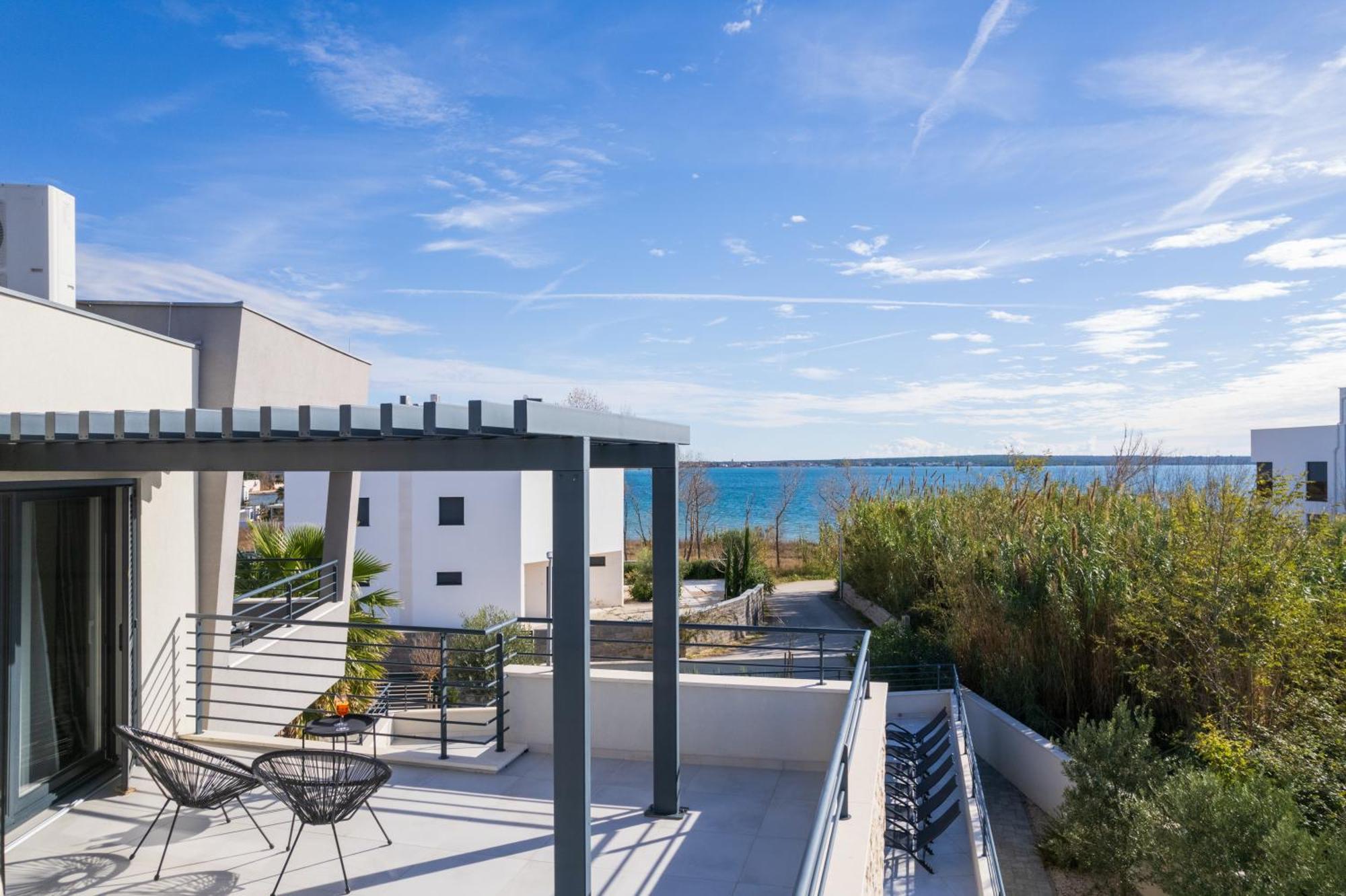 Villa Roca With Heated Pool And Sauna Привлака Екстериор снимка