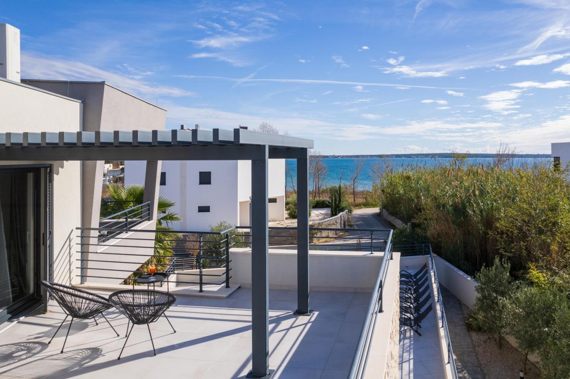 Villa Roca With Heated Pool And Sauna Привлака Екстериор снимка