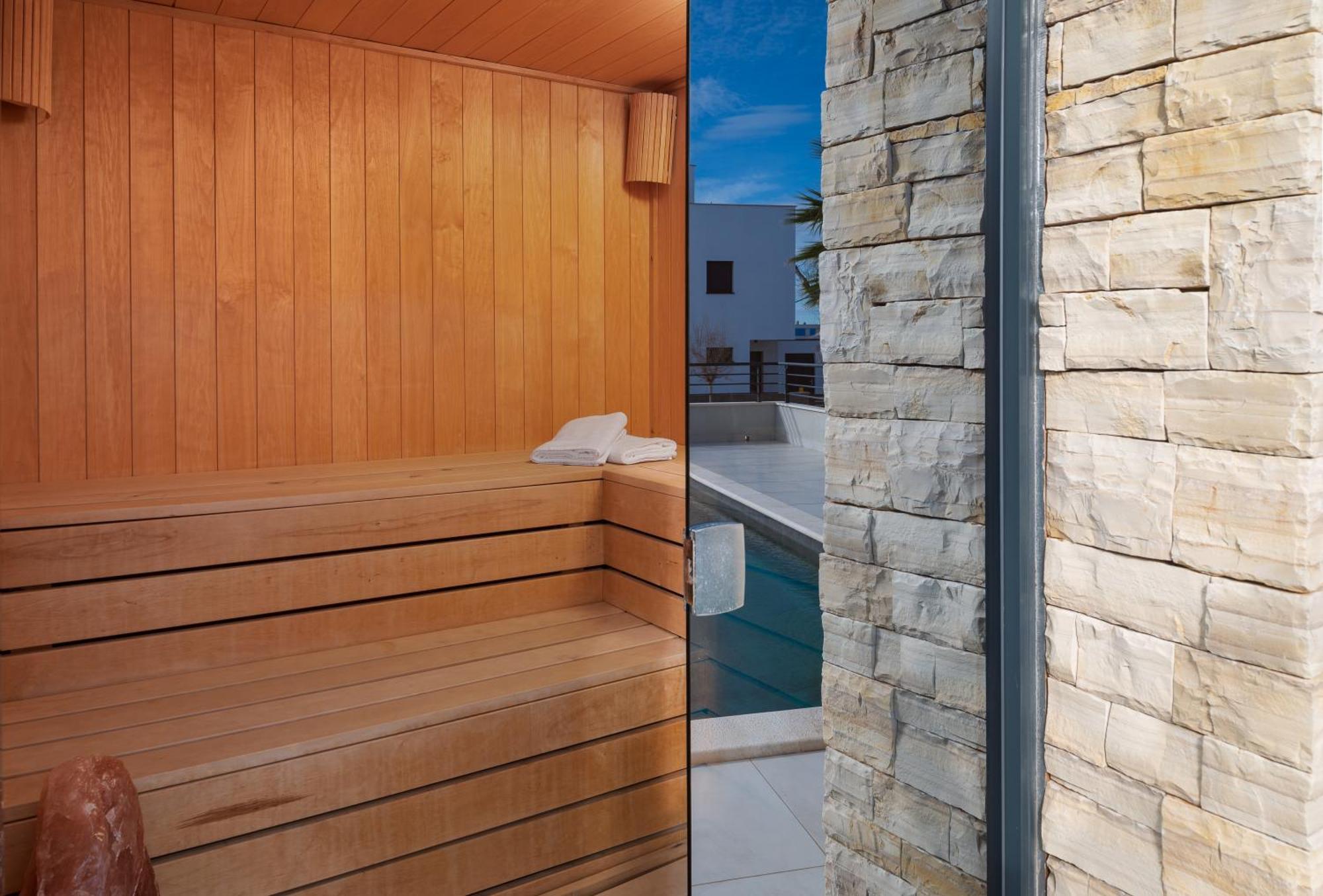 Villa Roca With Heated Pool And Sauna Привлака Екстериор снимка