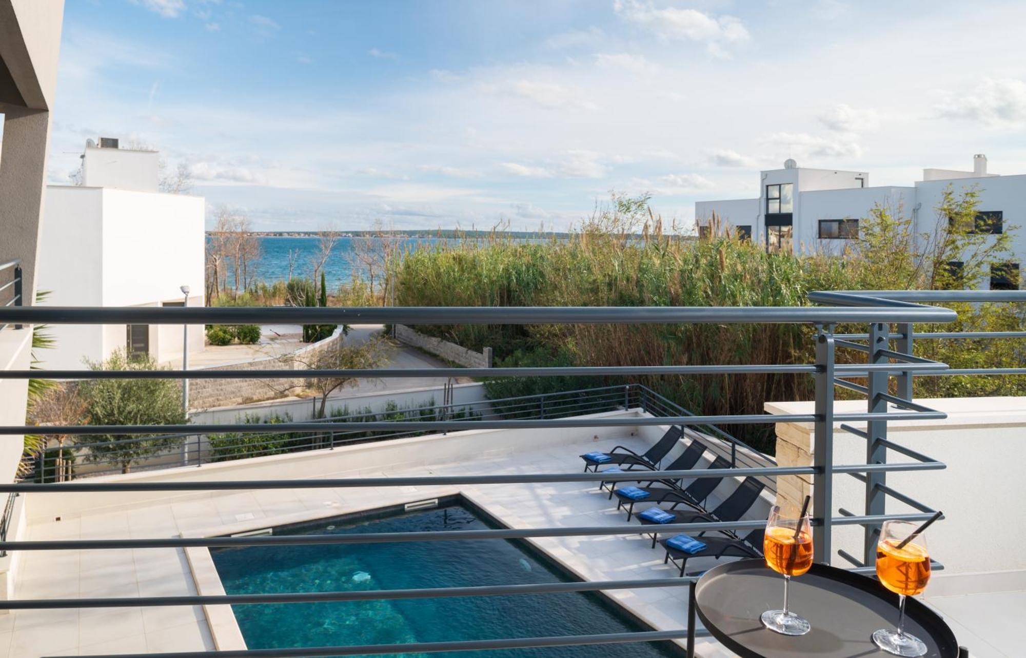 Villa Roca With Heated Pool And Sauna Привлака Екстериор снимка