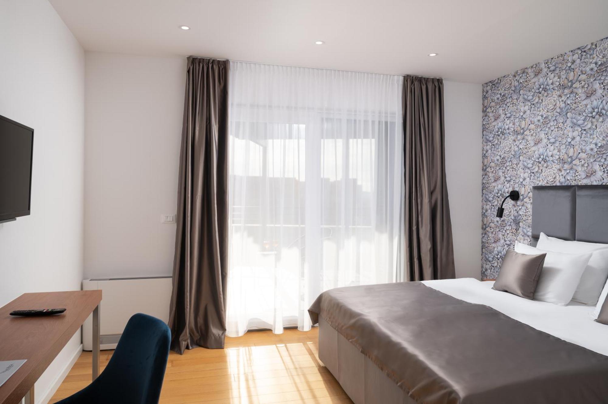 Villa Roca With Heated Pool And Sauna Привлака Екстериор снимка