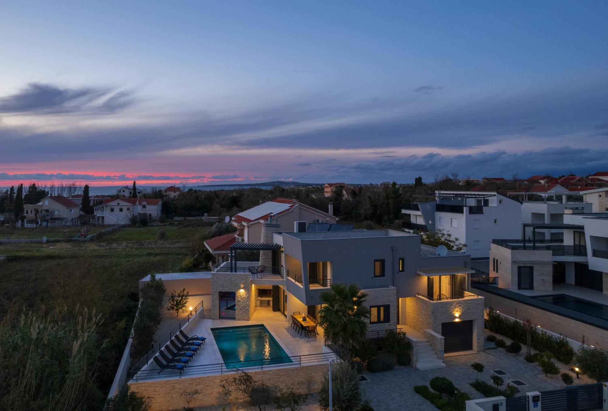 Villa Roca With Heated Pool And Sauna Привлака Екстериор снимка