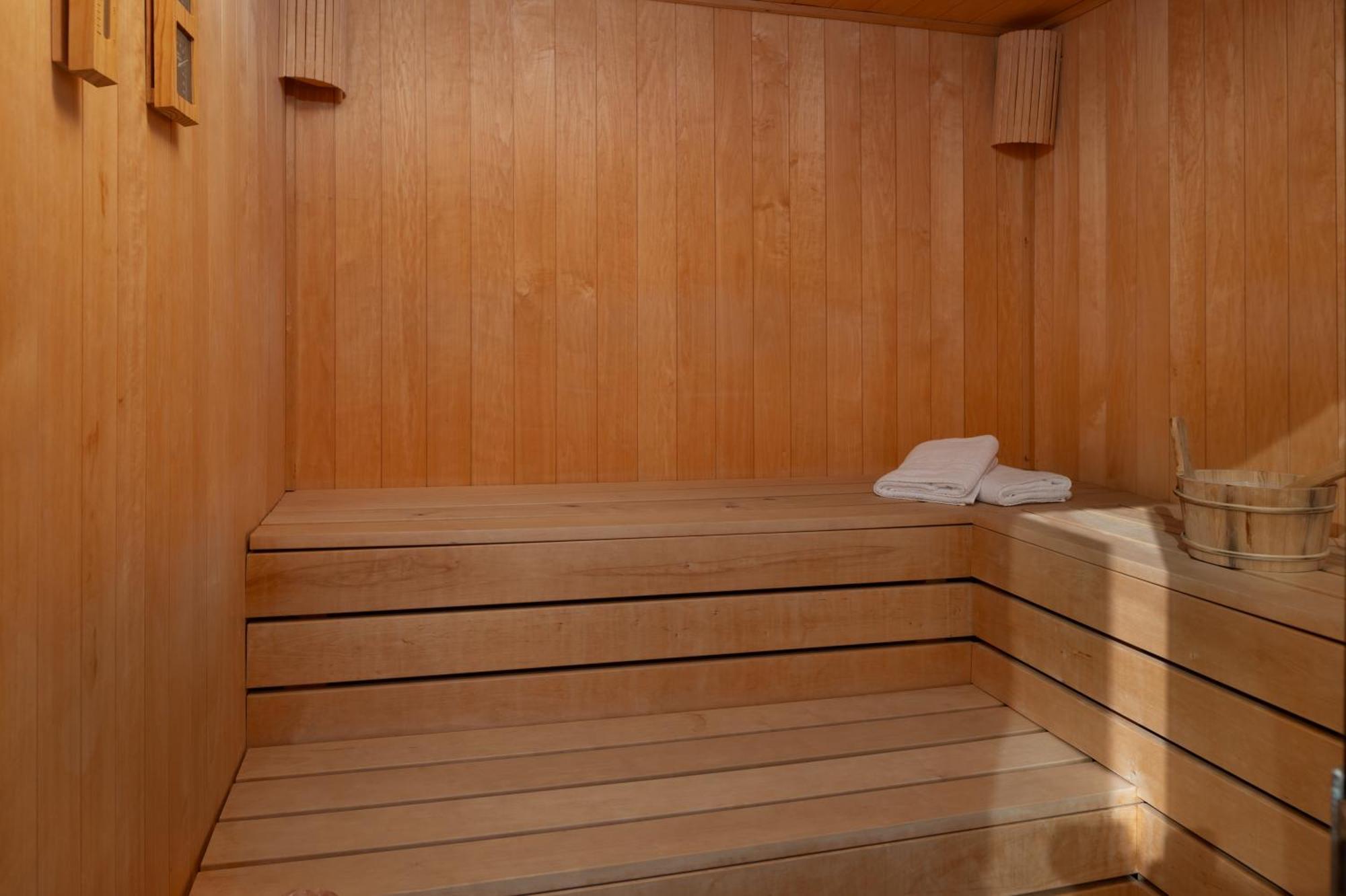 Villa Roca With Heated Pool And Sauna Привлака Екстериор снимка
