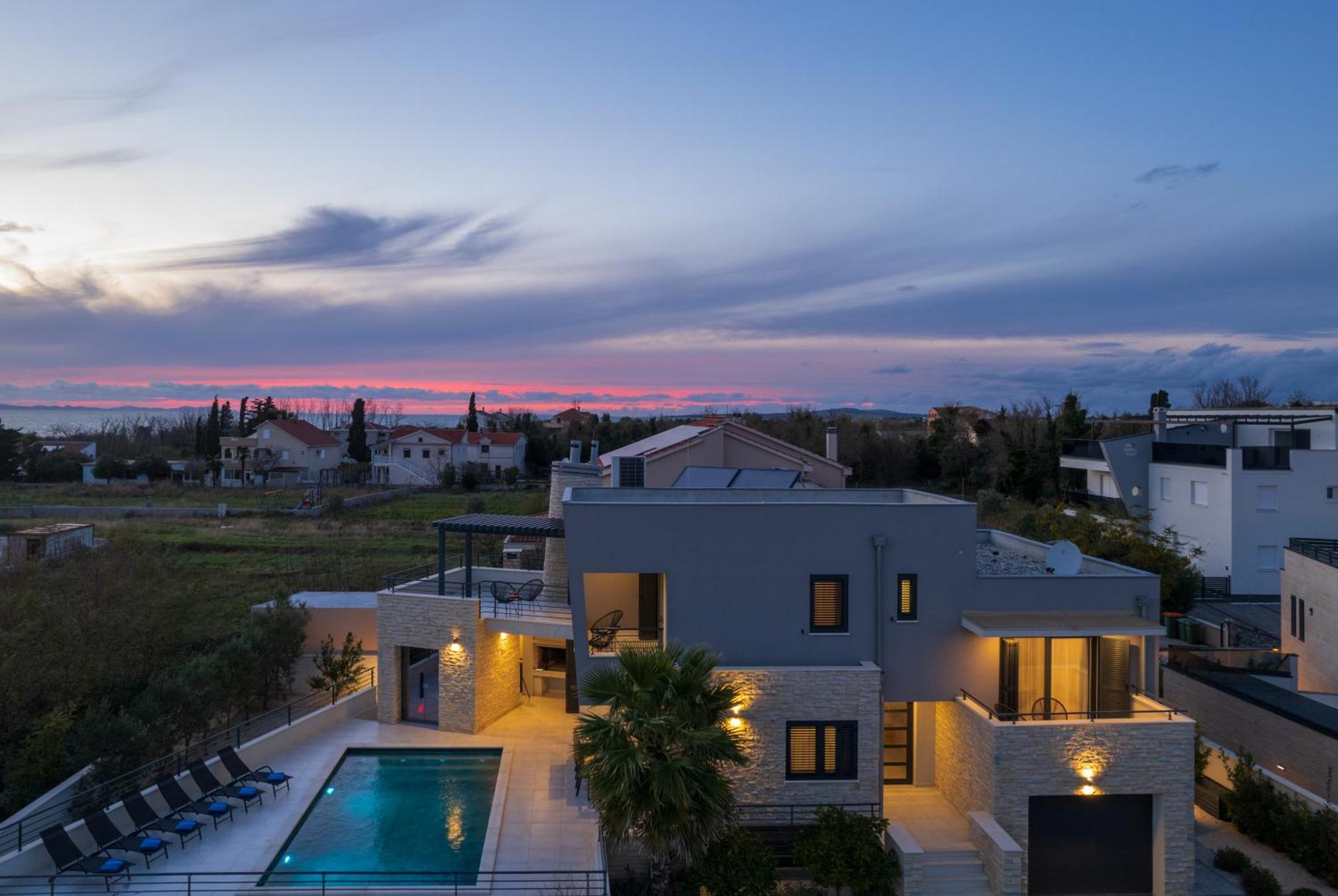 Villa Roca With Heated Pool And Sauna Привлака Екстериор снимка