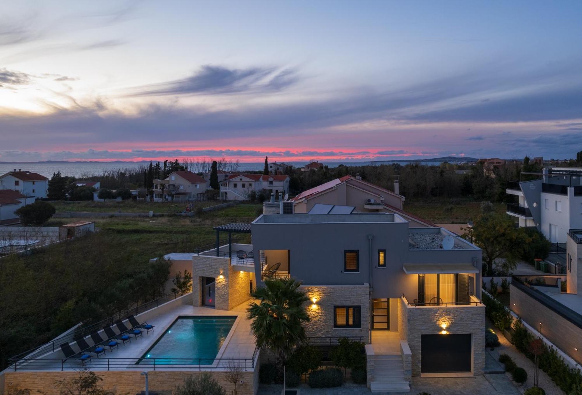 Villa Roca With Heated Pool And Sauna Привлака Екстериор снимка