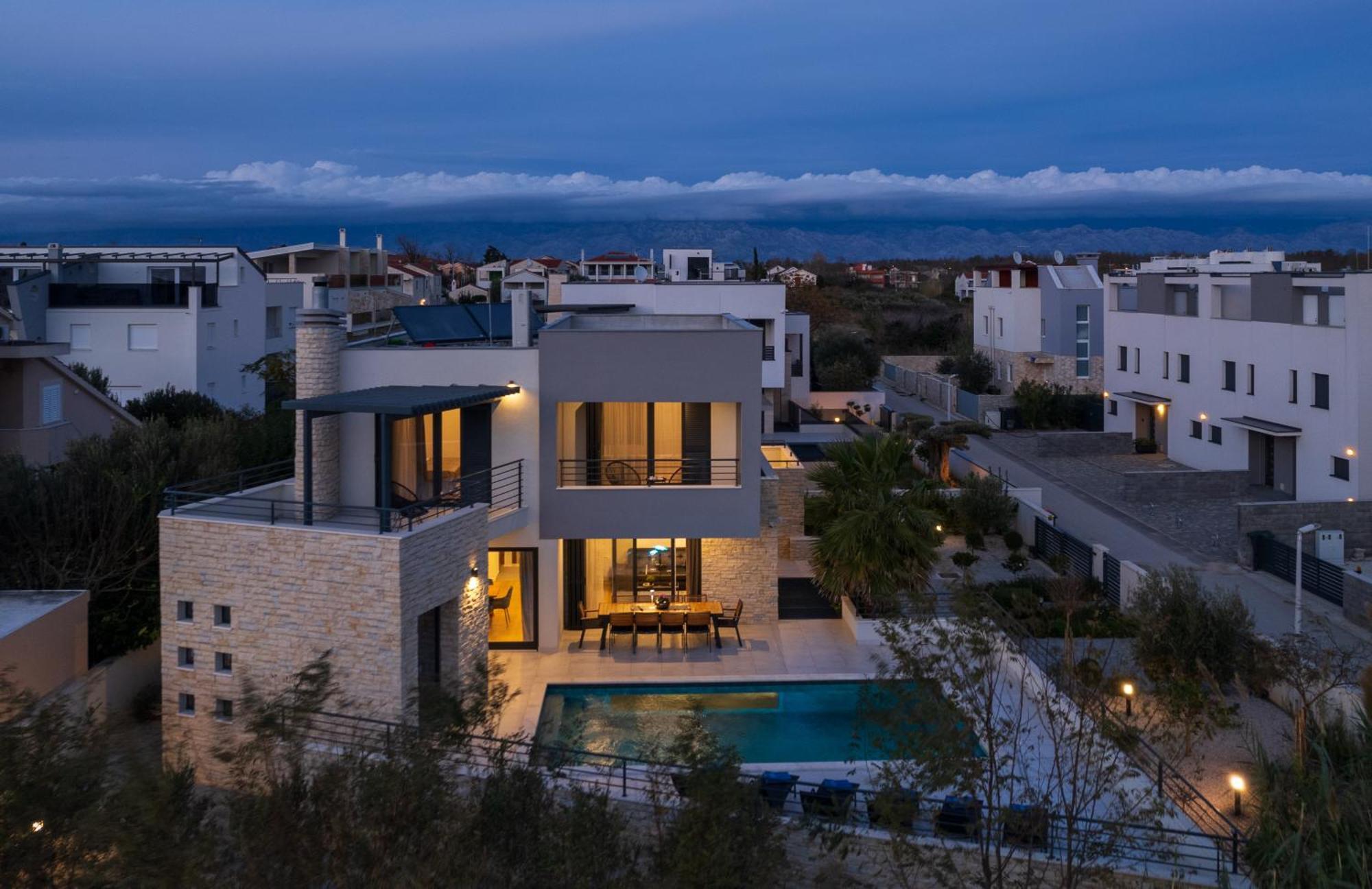 Villa Roca With Heated Pool And Sauna Привлака Екстериор снимка