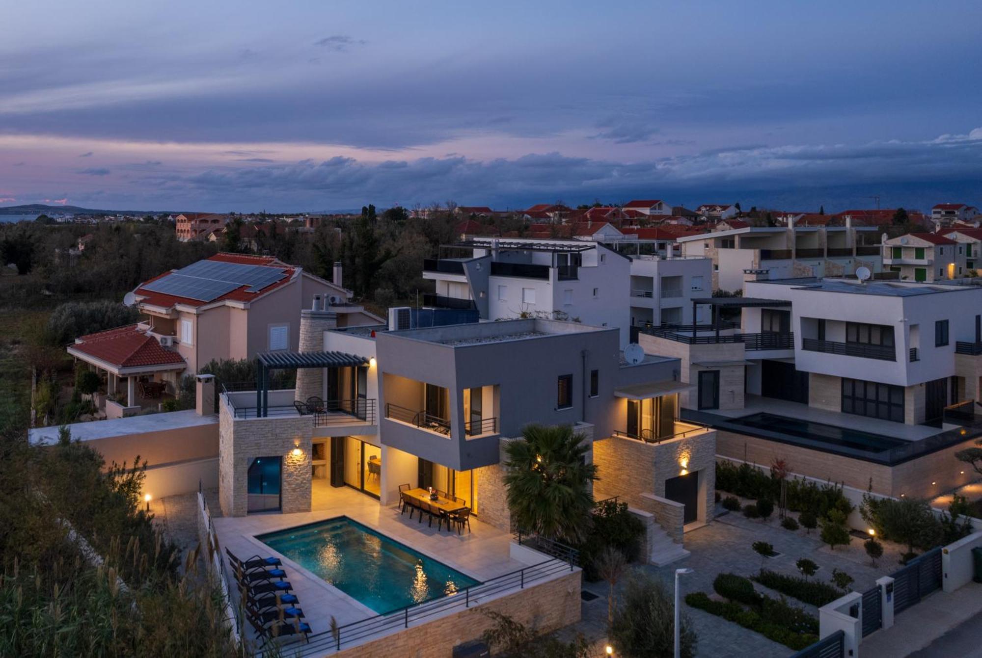 Villa Roca With Heated Pool And Sauna Привлака Екстериор снимка